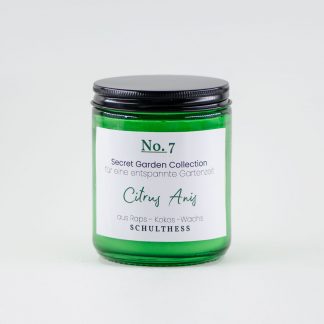 Duftkerze im Grünglas mit frischem Duft nach Citrus und Anis – handgemacht in der Schweiz, mit synthetischem Duft und Baumwolldocht.