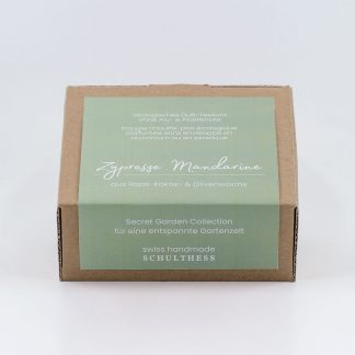 Teelicht mit fruchtig-holzigem Duft nach Mandarine und Zypresse – handgemacht in der Schweiz, mit synthetischem Duft und Baumwolldocht.